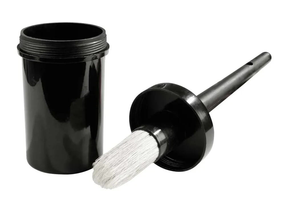 Štětec na kopyta s nádobkou Must-Have